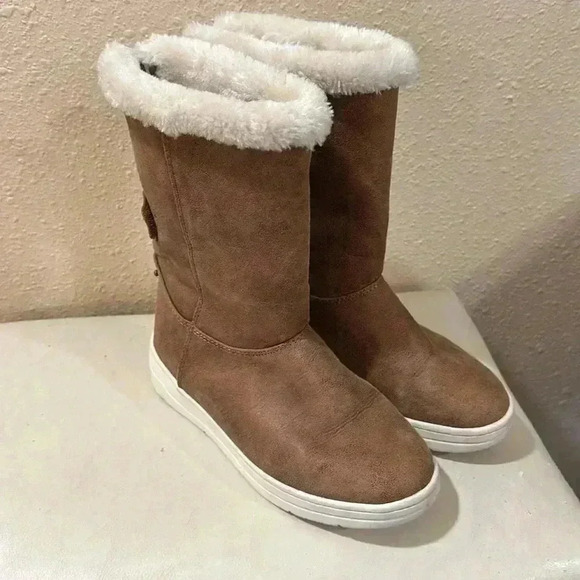 Cat and Jack fur lined suede boots - Picture 3 of 5